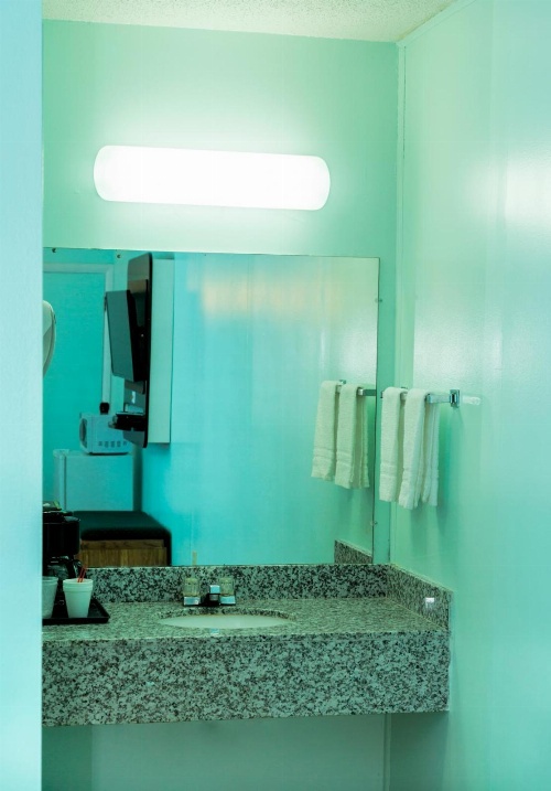 Relax Inn Front Royal image 3